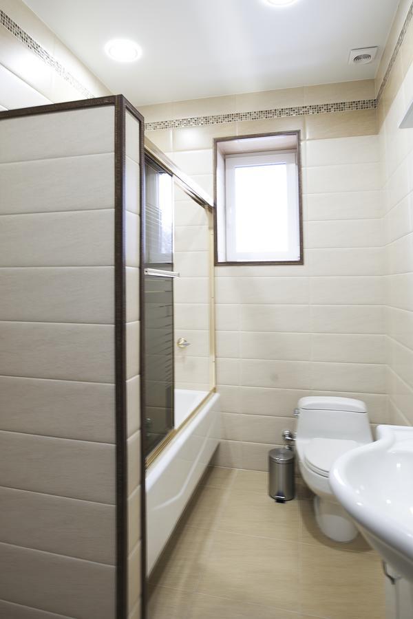 Dating Hotel Cherry Twins (Adults Only) เคียฟ ภายนอก รูปภาพ
